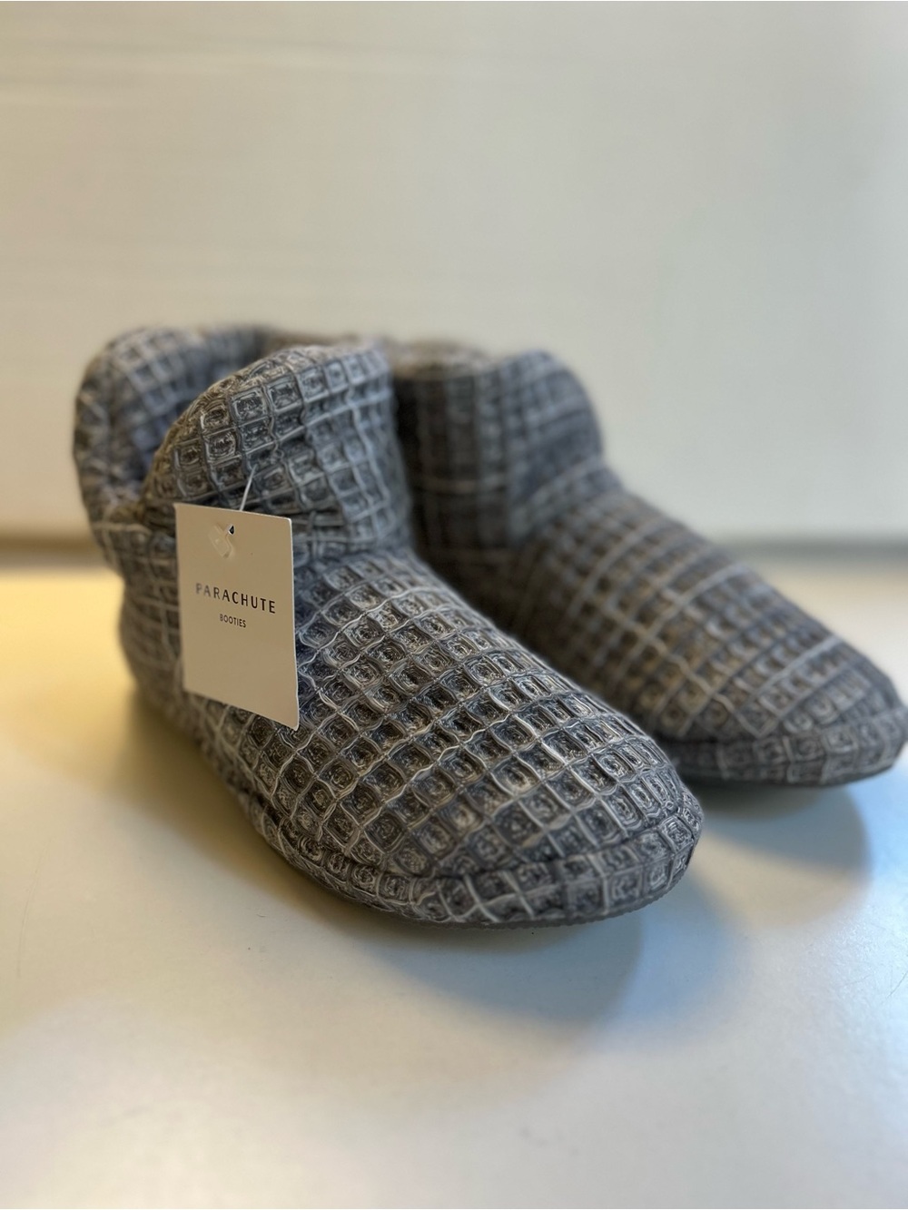 Parachute Gray Waffle Bootie Slippers XS fits women’s 5-6.5